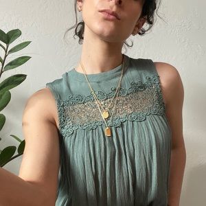 Romeo & Juliet Couture Top Size Small